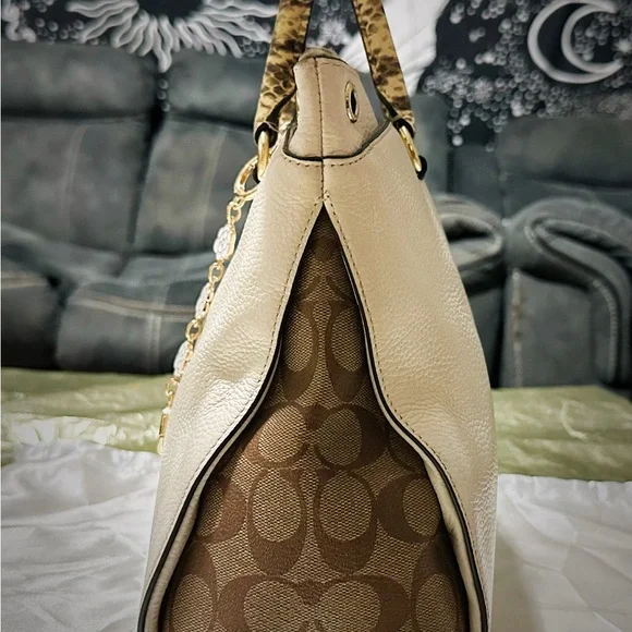 Coach shoulder bag Cream Leather Satchel with Signature Trim and Gold Hardware - Picture 15 of 17